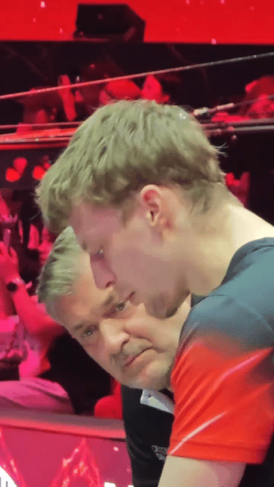 王楚钦把林德打哭了，赛前有多狂，赛后就有多狼狈！新加坡大满贯，王楚钦3-1林