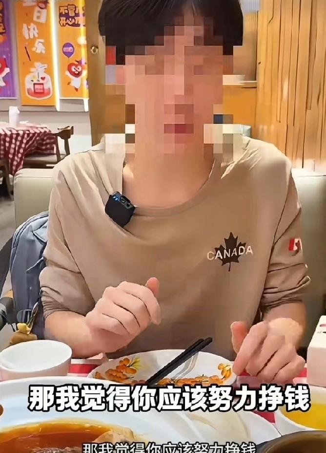 最近，两位西贝网红，都是馒头哥，一位教人吃馒头，一位说嫌西贝馒头贵的人，要反思怎