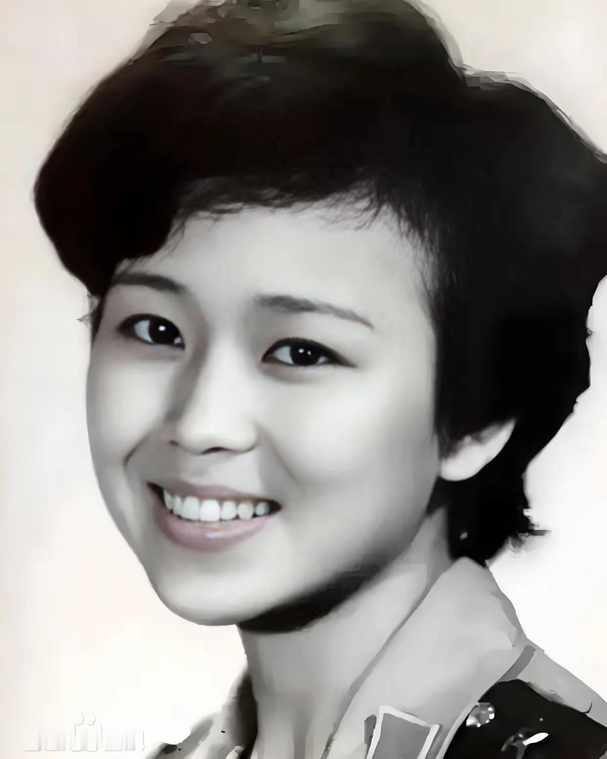 钟惠玲，云南大理人，中国人民解放军英模。1983年入伍后参加对越自卫反击战老山战