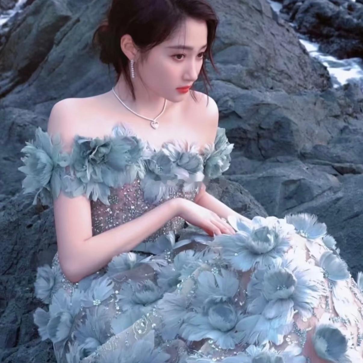 关晓彤体面她真的太能忍了…