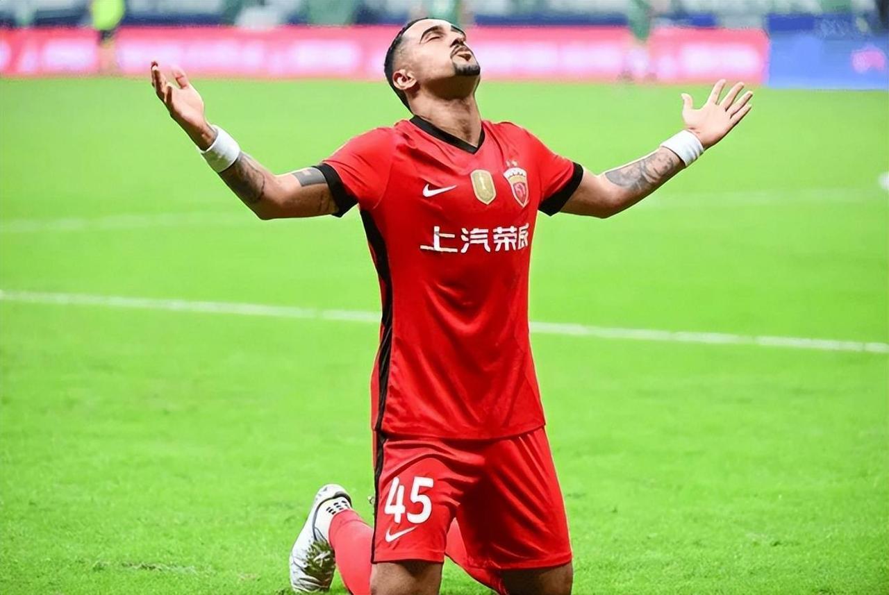 上海海港怎么了？上海海港0比1输给上海申花，本赛季开局2胜3负，跟2022赛季