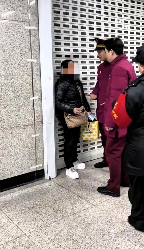 女子冒用母亲老年卡，查系统记录惊呆，这下能补完吗？武汉一女子，拿自己妈的老年