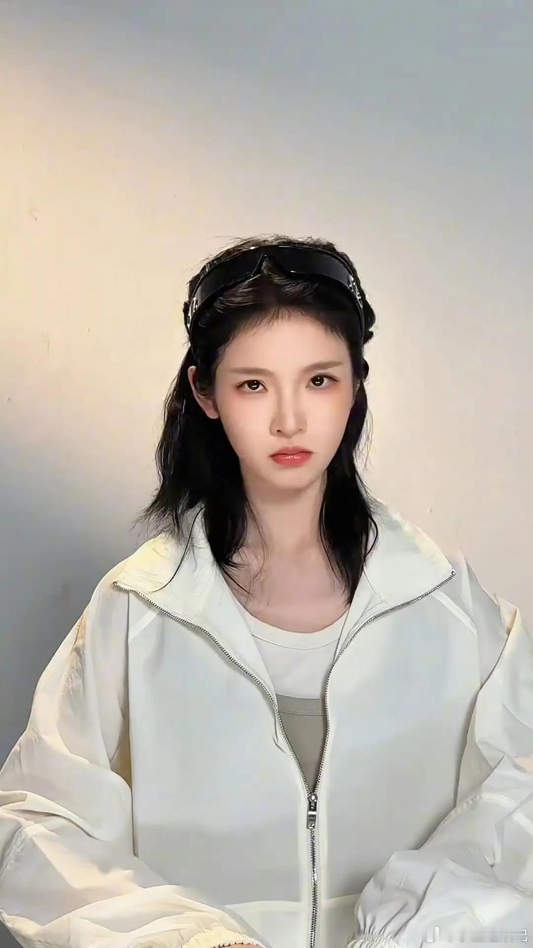 你们看的出来张淼怡这两张图是一个人吗？