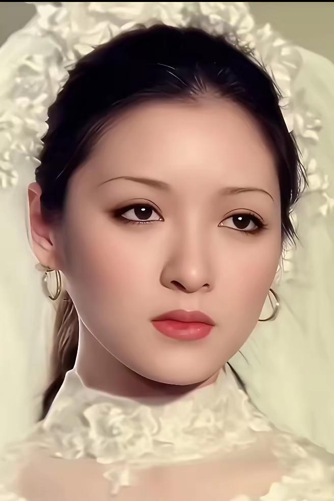 这四位都是百年难得一见的美女命运坎坷的要数胡茵梦爱情甜蜜要数胡慧中财富自由