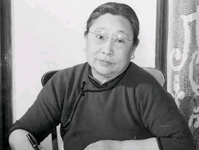 在民国时期，副总统黎元洪借宿于部下家中，睡梦之中，他隐约感到一丝异样，醒来却发现