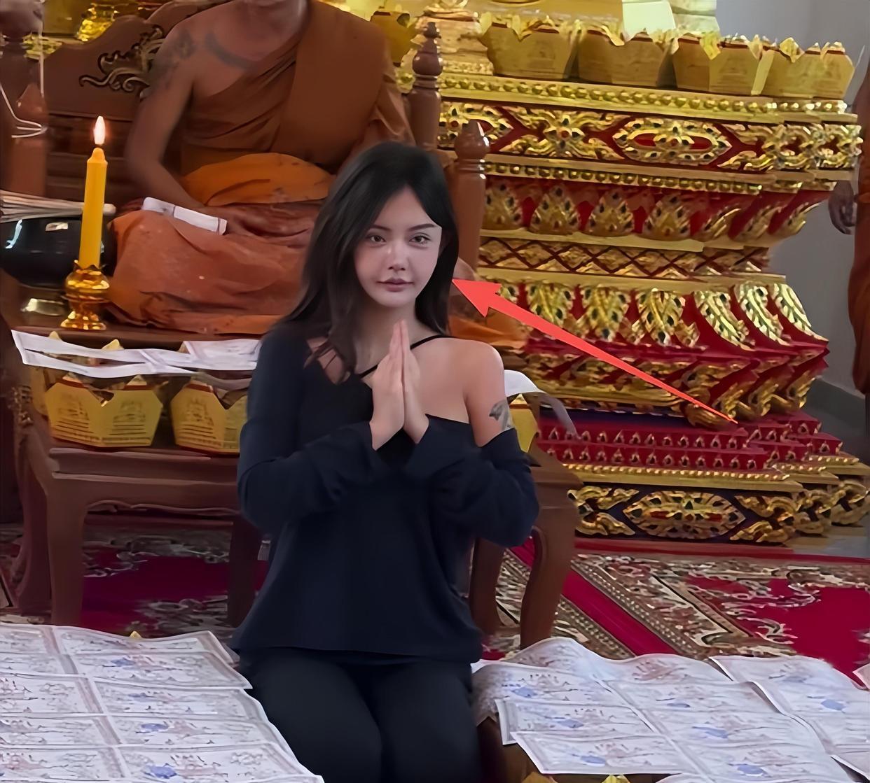 网红韩安冉泰国被偶遇，素颜瘪嘴脸垮似老妇