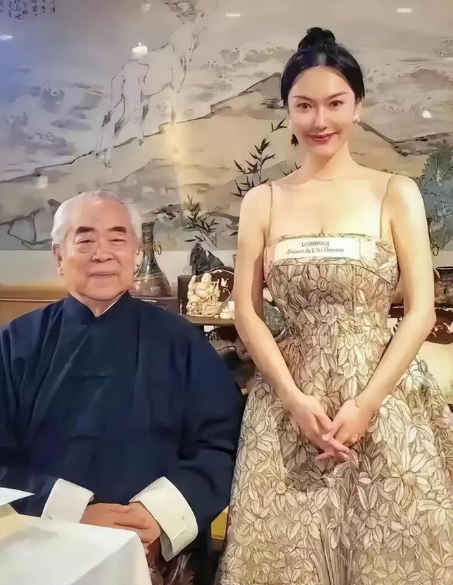 比起徐萌，翁帆确实是有点可惜了！当年28岁的翁帆不顾世俗流言，开始照顾杨振宁