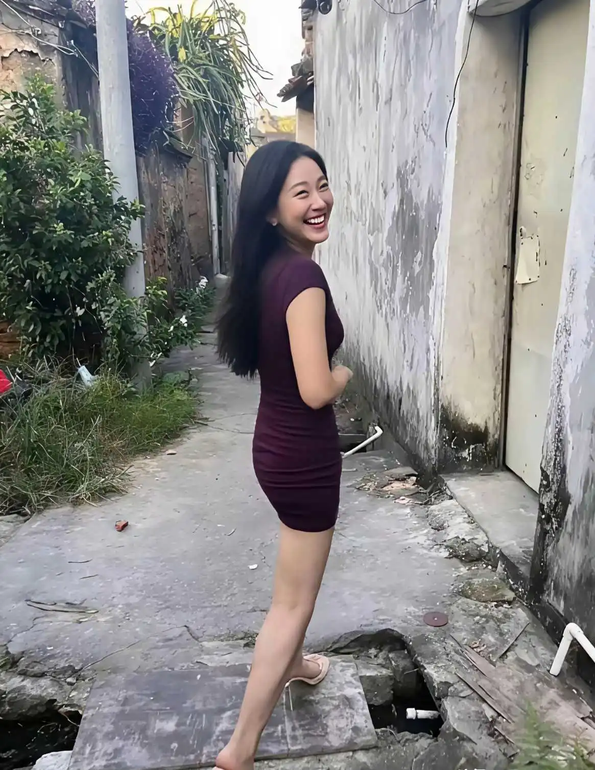 难得好心态，住这么破的房子，还能笑得像花儿一样。