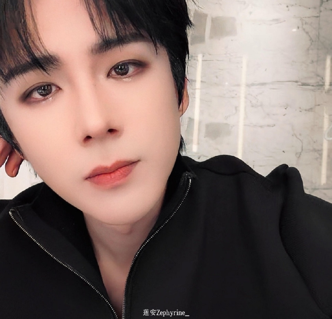 刘宇宁不太拿我当外人每次看刘宇宁直播都像在和家人聊天，自然又放松，毫无偶像包袱