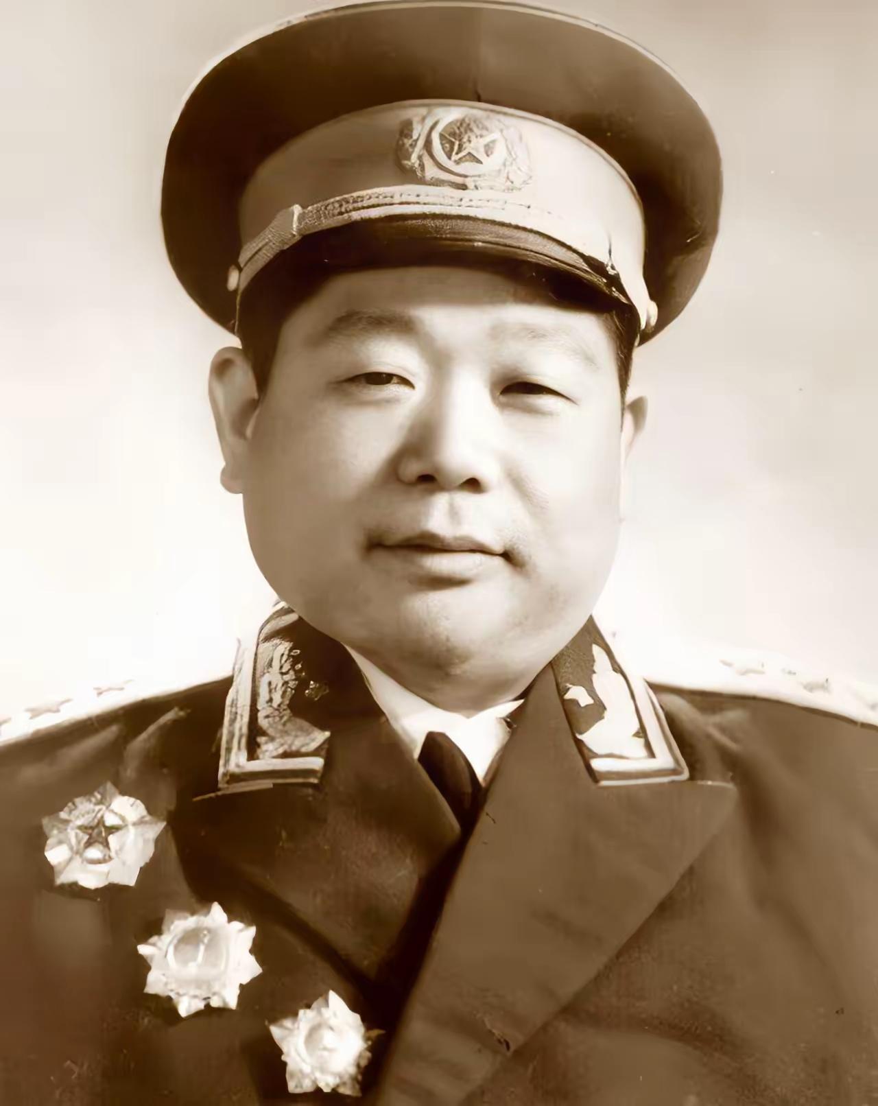 1959年，陈锡联、张爱萍和杨勇三位开国上将，乘坐一架飞机到庐山开会。张爱萍的家