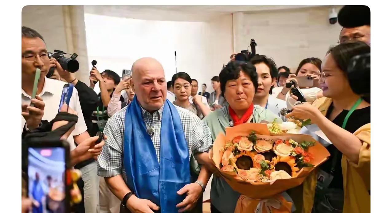 算了下当年塞考斯捐的5000美元值多少钱，1999年1美元大概能兑换8块多人民币