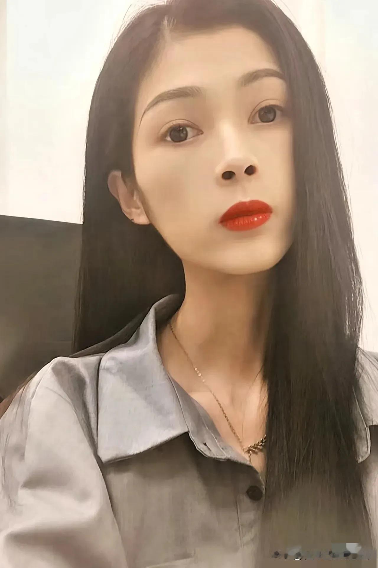 全网都在呼叫巧巧妈妈，回来看看女儿吧！好可怜的女孩，她才27岁，一场大病让她变成