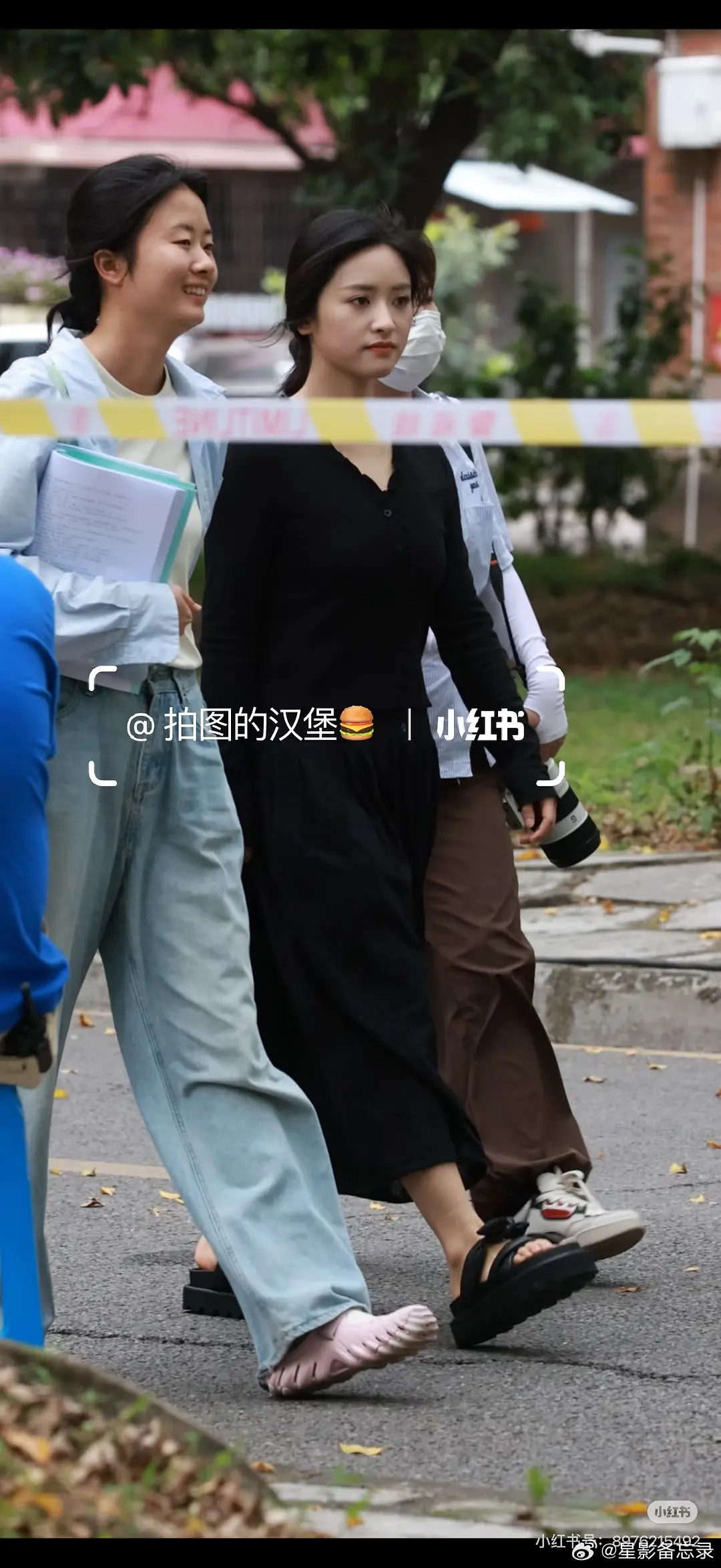 月月的脸也不行了前两年的脸还能看现在发腮又没有刘海修饰越来越🫓越来越姨