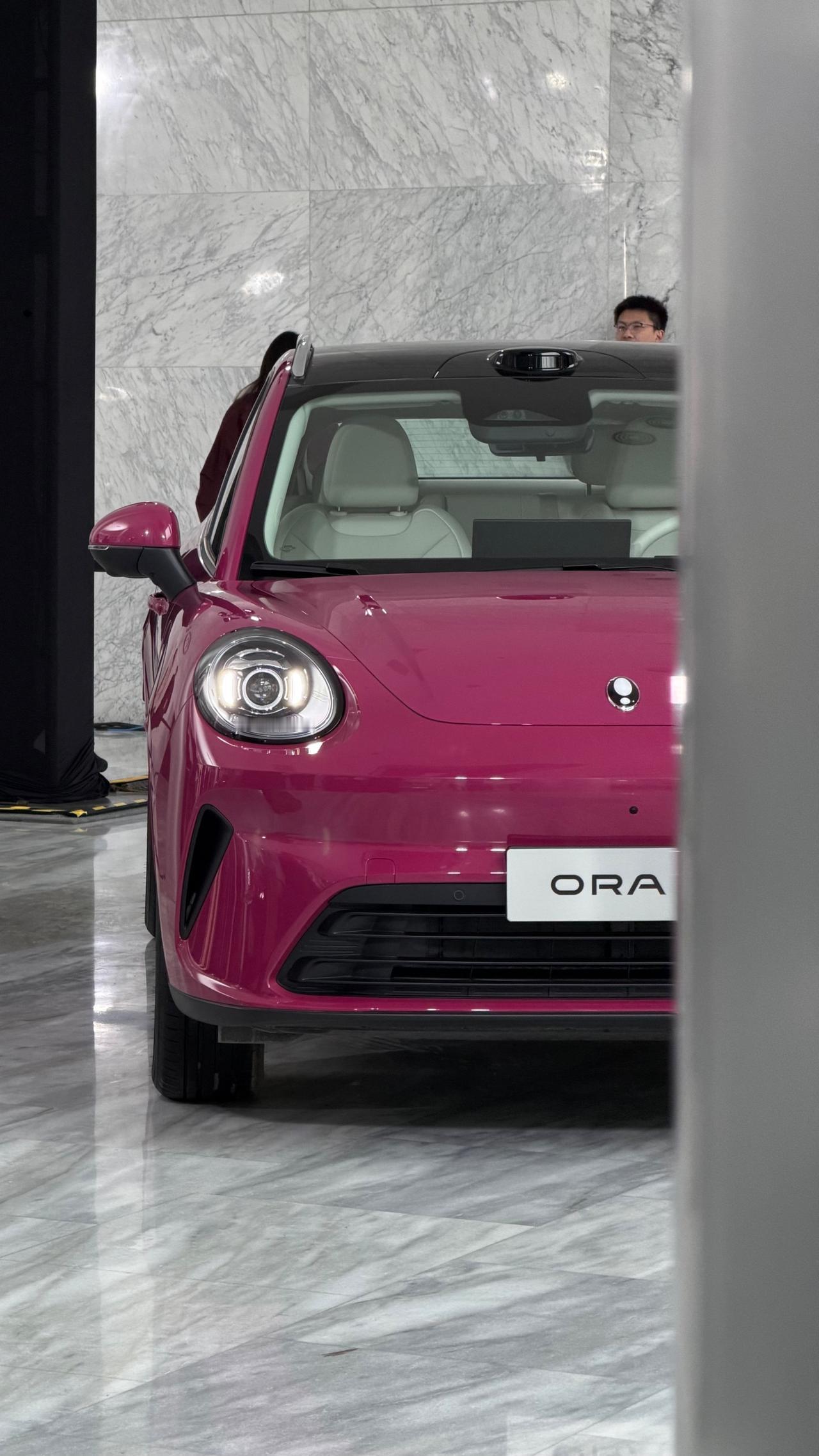 【给年轻人的“长城严选”：欧拉5预售价10.98万元起】11月12日，长城汽车