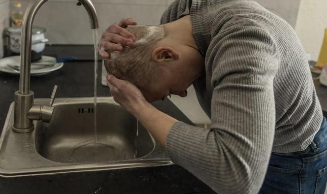 别再吹乌克兰“打不垮”了，俄乌打了4年，乌克兰普通人的伪装终于碎了，每当一提到乌