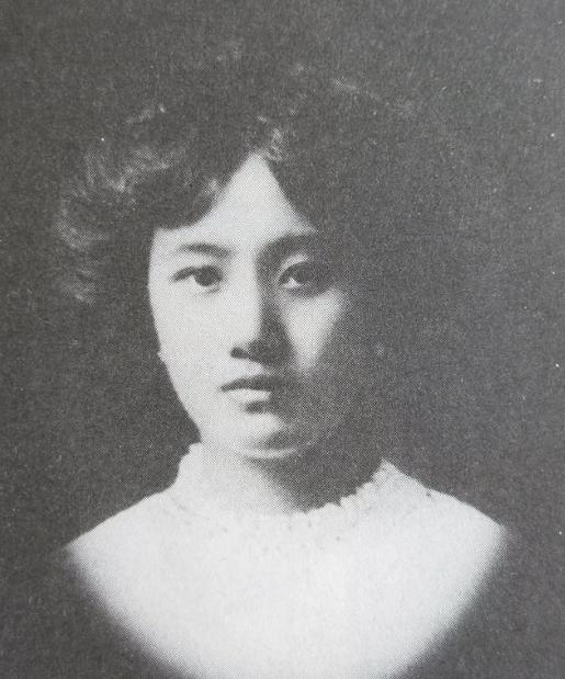 1914年，27岁军官要给14岁妓女赎身，老鸨要3万赎金，他正要付钱，却被青楼女