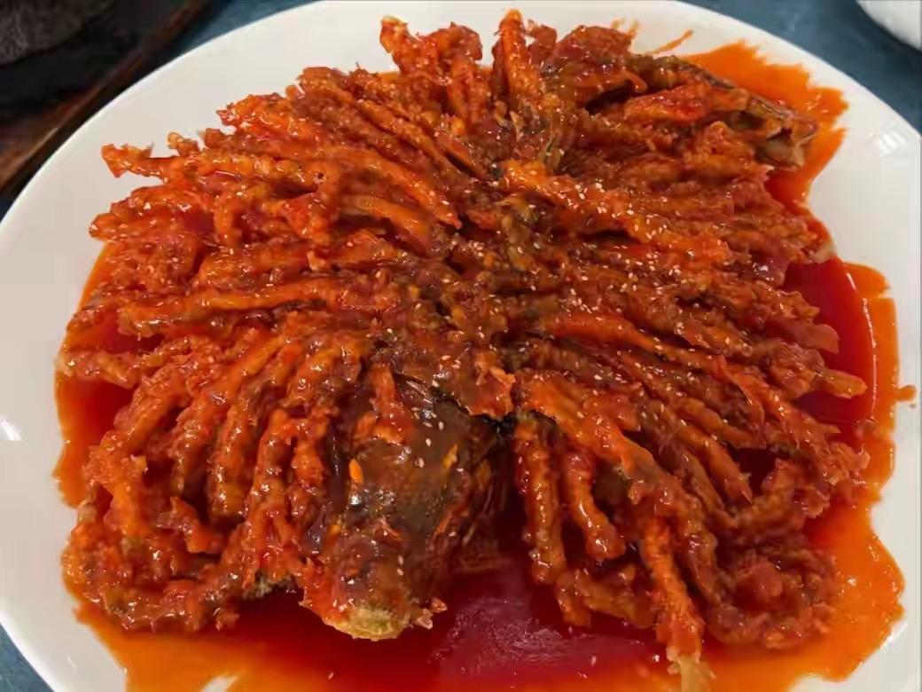 河北11市各自代表菜，都是“冀菜之魂”，你吃过几道1、石家庄——金毛狮子鱼