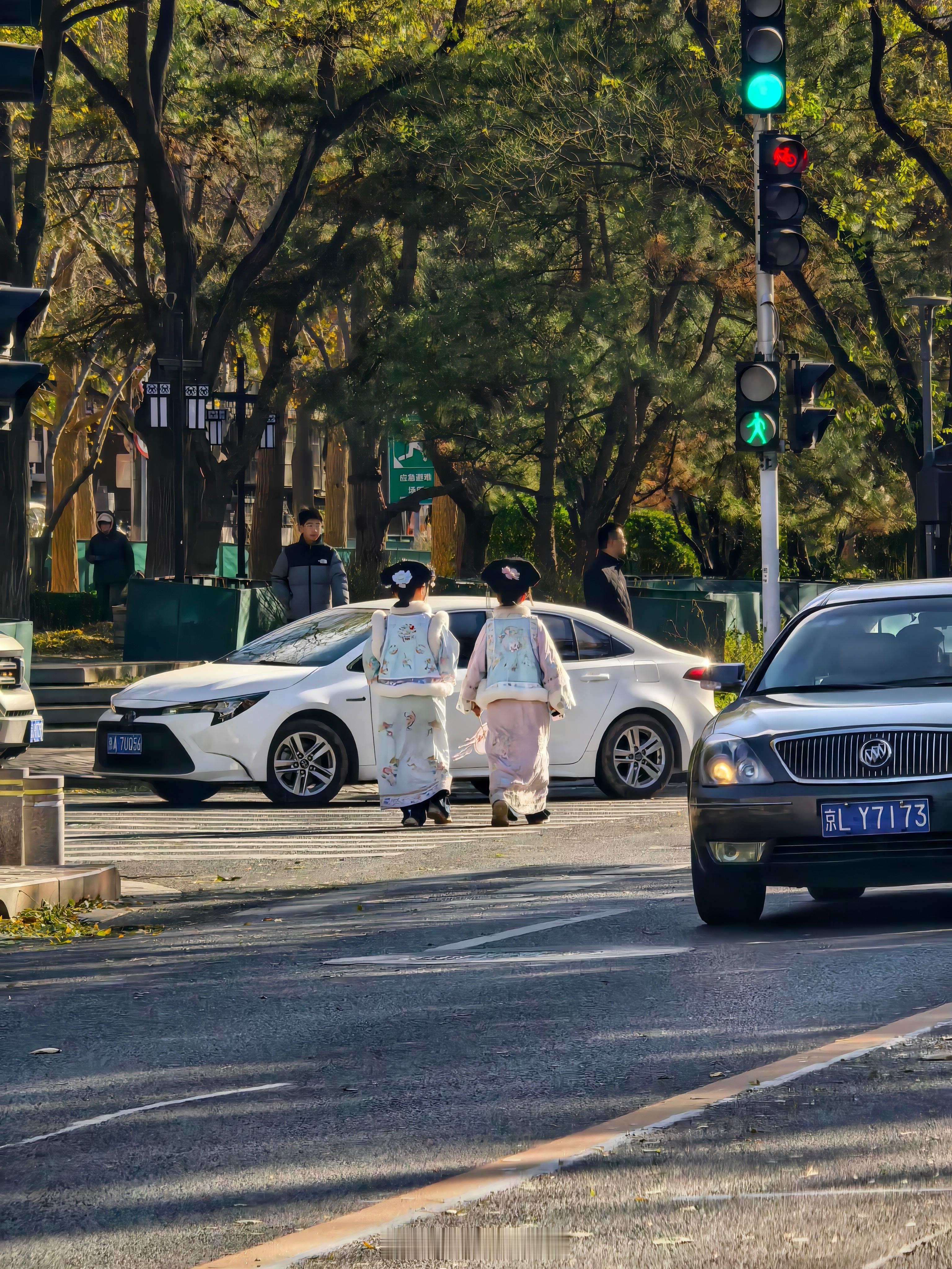 明朝的衣服比清朝的好看太多了
