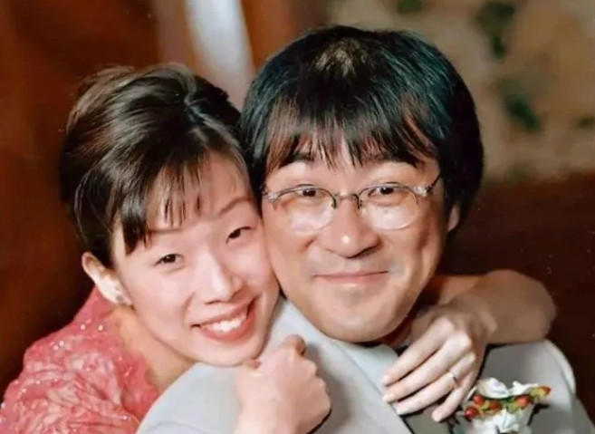 1993年，已婚的李宗盛爱上了林忆莲，他抛下台北的妻女去了加拿大。4年后，林忆莲