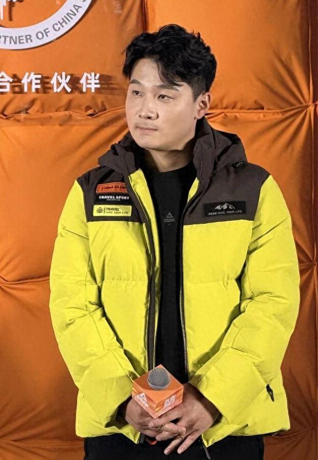 中国短道速滑队正在为米兰冬奥会资格全力拼争，而曾经在北京冬奥会收获两金的名将任子