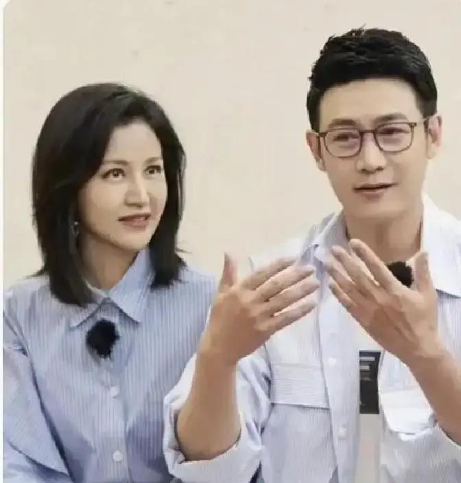 陆毅鲍蕾结婚快二十年，居然分房睡了十八年。不是感情出问题，是俩人都想睡个好觉。