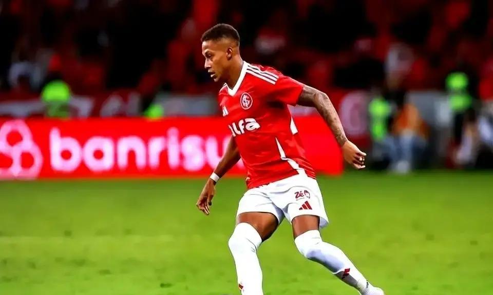 500万欧元买他？辽宁铁人这不是买球星，是买一张彩票。你得审视一下，俱乐部