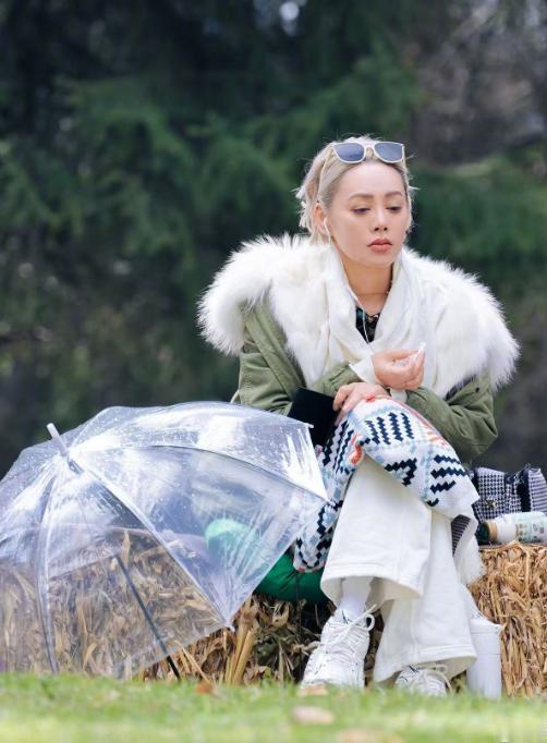 万万想不到，宁静竟然在帮刘晓庆数她到底谈了多少次恋爱！《一路繁花2》的蒙古站，