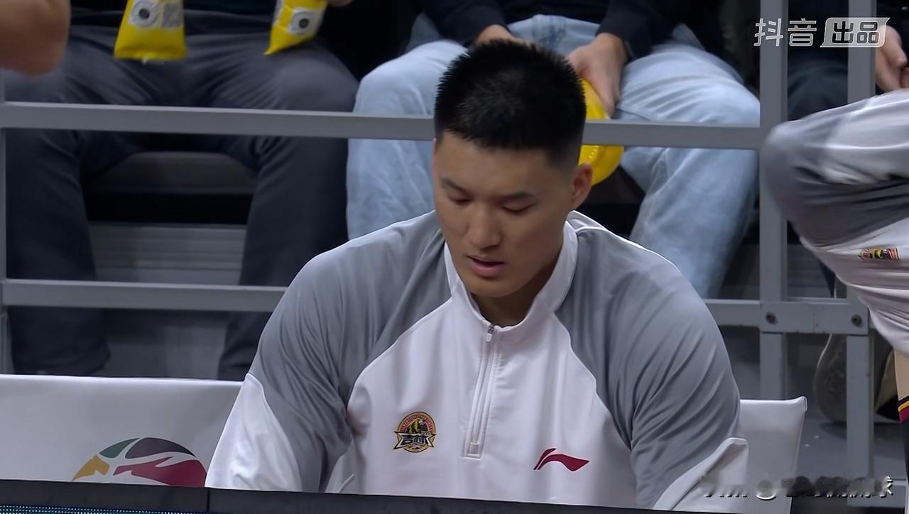 长白山恩都里大将曾繁日真是太懂人情世故了！今天长白山恩都里在客场以81：89输给