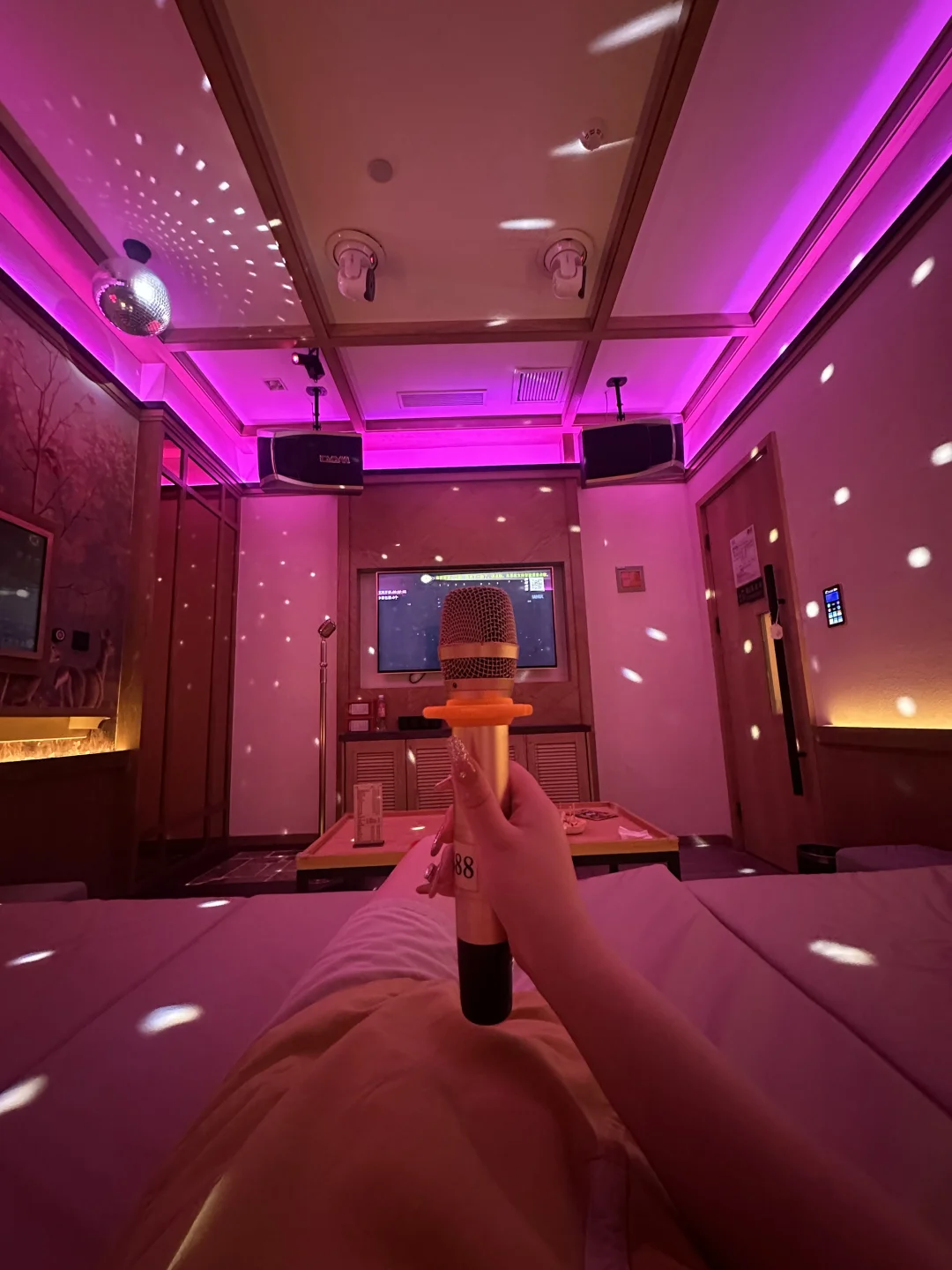 在洗浴中心唱歌是种什么体验？！！