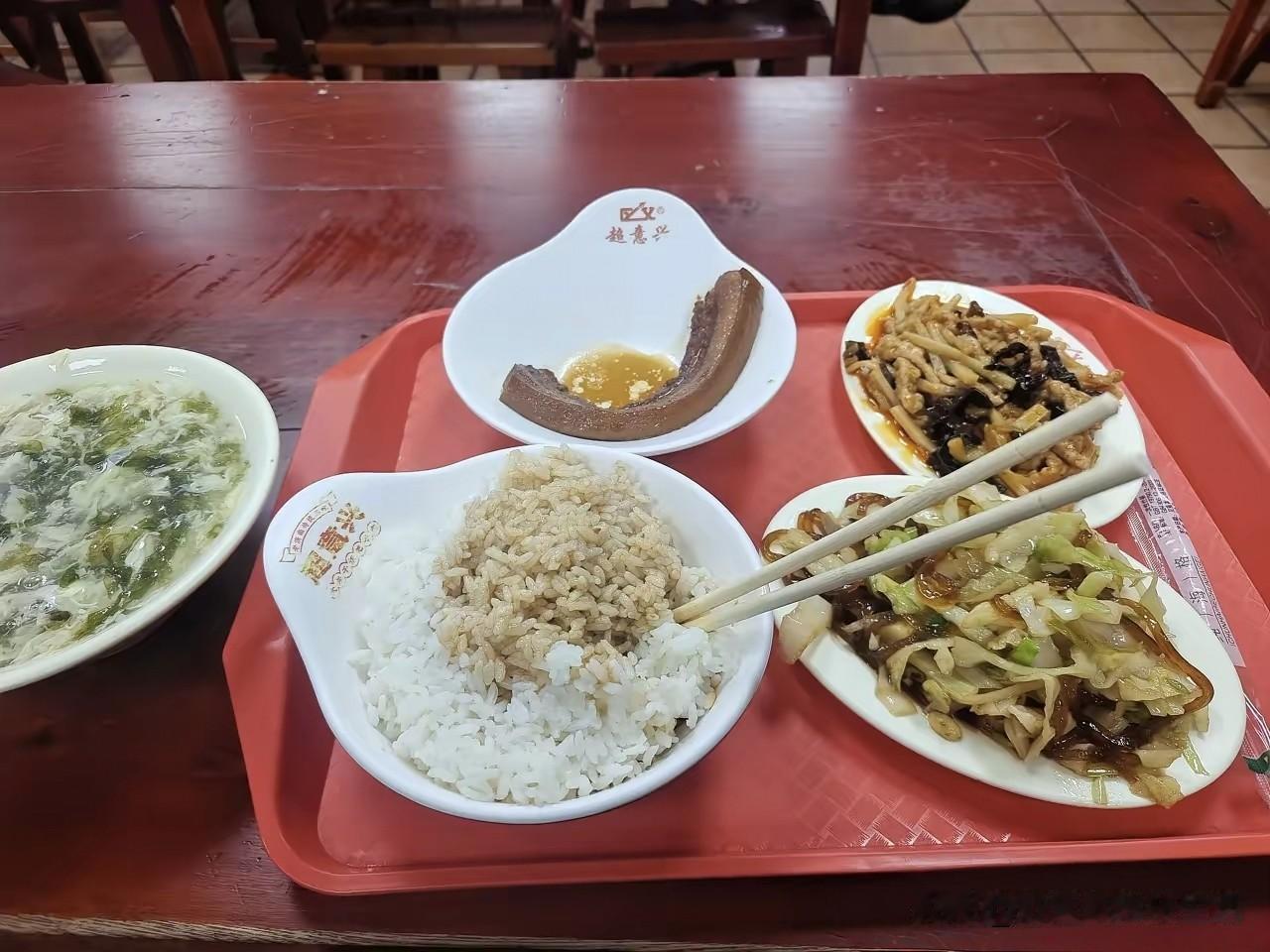 青岛市崂山区麦岛路上的超意兴彻底火了！便宜好吃，就是油太大😂要说最近青岛