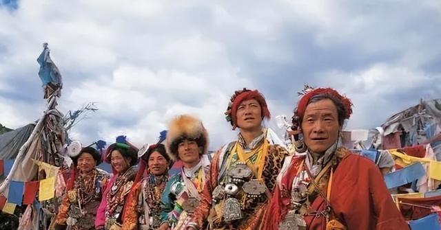 2003年，中国人接收了无国籍的达曼人，结束了他们200年没有国籍的生活，在领到