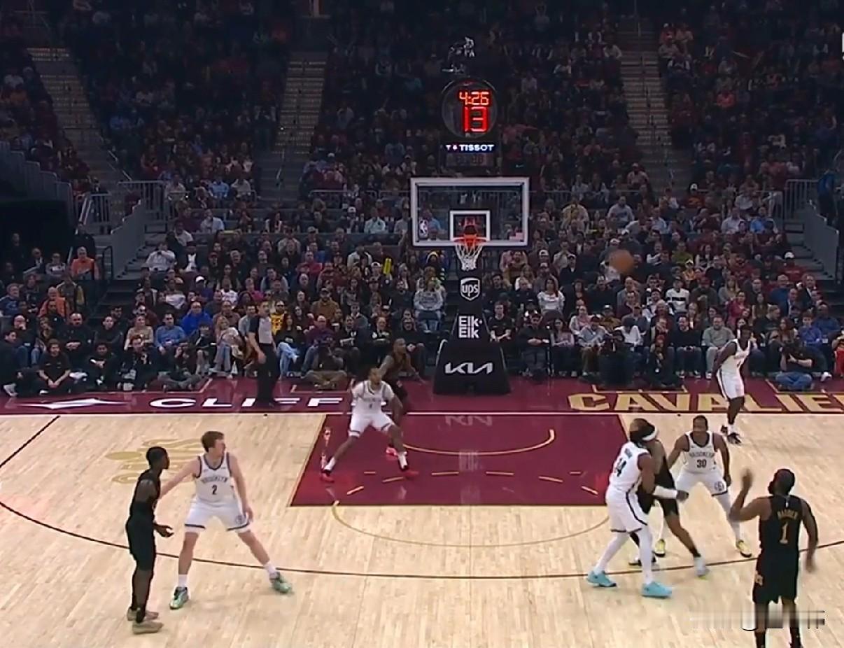 跟登哥一起打球真的爽！莫布利谈哈登：“跟哈登一起打球太爽了。”“只要我一