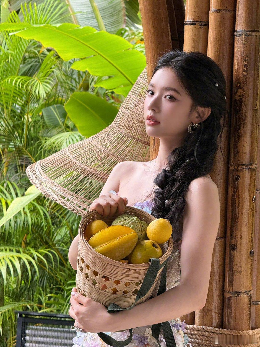 在广西偶遇林允同看烟花工作之外的闲暇时光，林允选择来到广西散心，恰好遇上烟花，