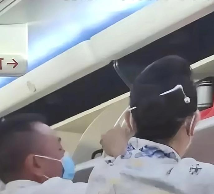 这么好的精心设计，竟然还有人挑三拣四，说说道道起因是一位游客在工作，海南航空的