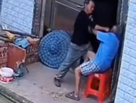 “这是个不孝子！”甘肃榆中，男子醉酒后与父亲因琐事发生争执，还当着家人的面扇了父
