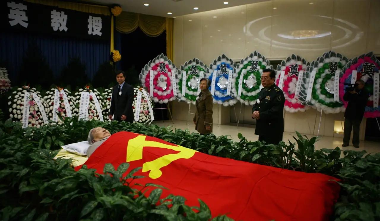 2012年，蒋英仙逝，李双江前往送别最后一程，很多人不知道的是蒋英是国内顶尖的声