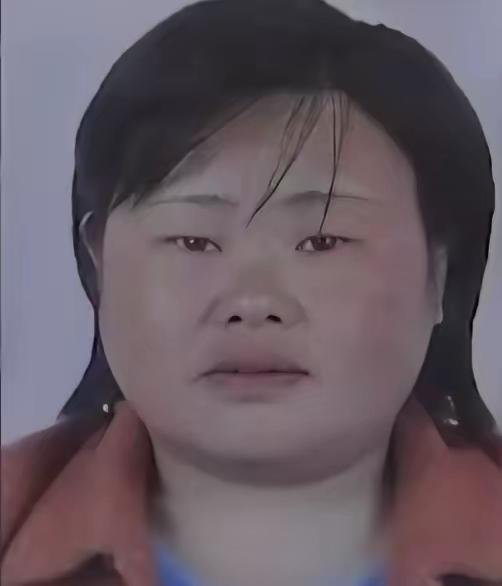 河南，56岁老汉早年妻子离世，常年一人寂寞难耐，隔壁四十岁左右的女子独自留守在家