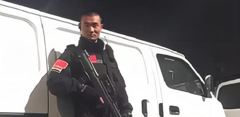 “没有钱比死亡更可怕”。陕西男子为了一百万去伊拉克当雇佣兵，后来带着一身伤病回国