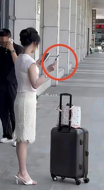 抽烟都有专用的夹子了？还是第一次见