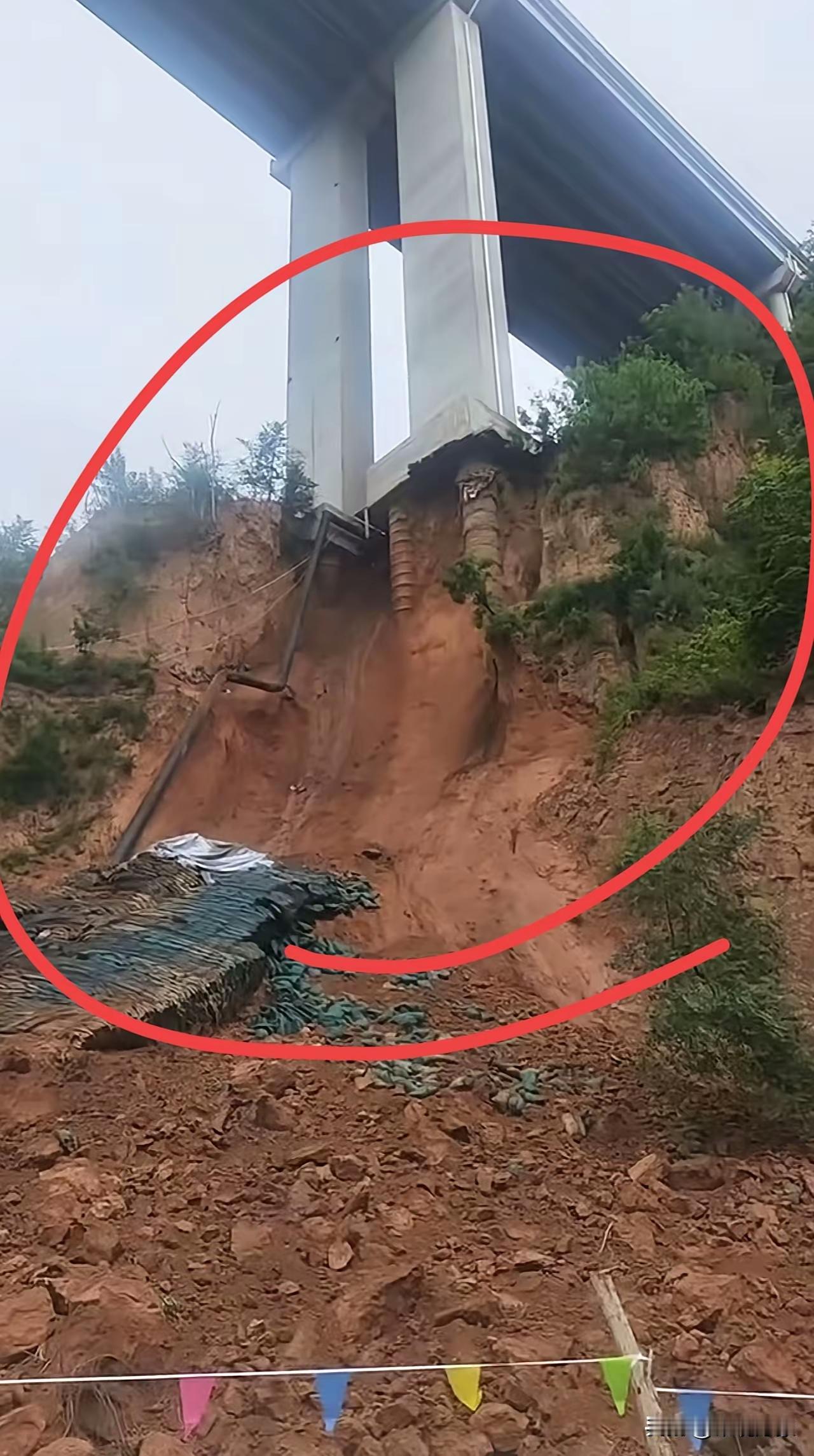 这桥墩基础太浅了，是豆腐渣工程啊！