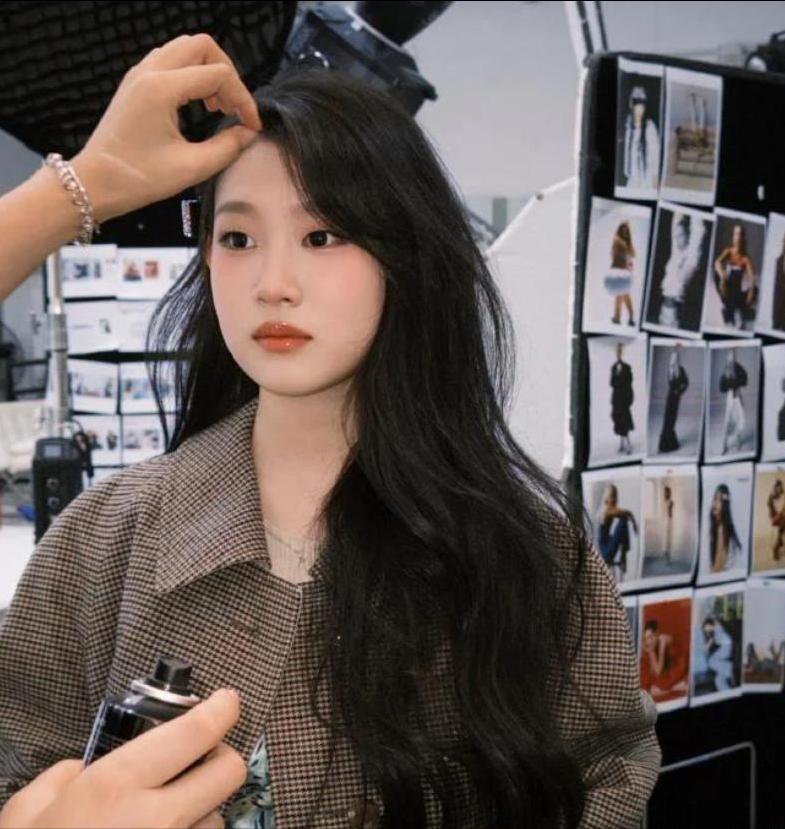 【3次登杂志封面，小沈阳女儿沈佳润却难破星二代困局，网友：资源堆不出实力】沈