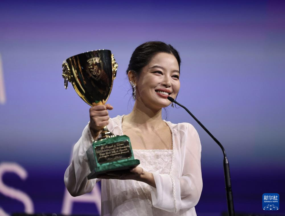 【辛芷蕾获威尼斯电影节最佳女演员奖】辛芷蕾说只要有梦想就大胆去做据新华社报道，第