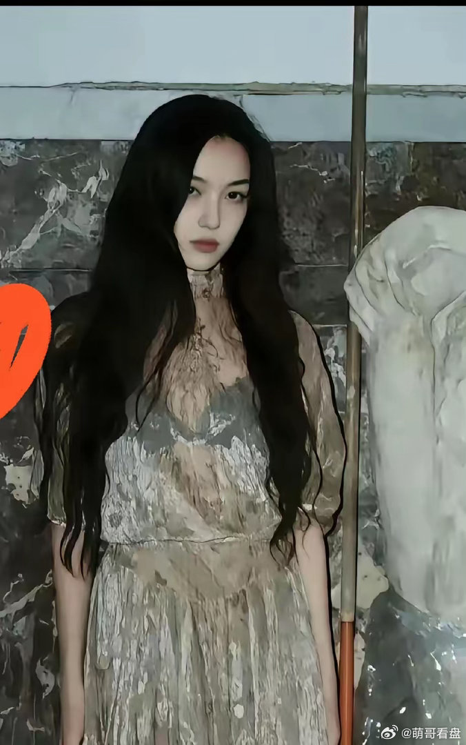 发现一个有意思的事情，那就是王菲的女儿李嫣，她今年才20岁，什么都没做，居然