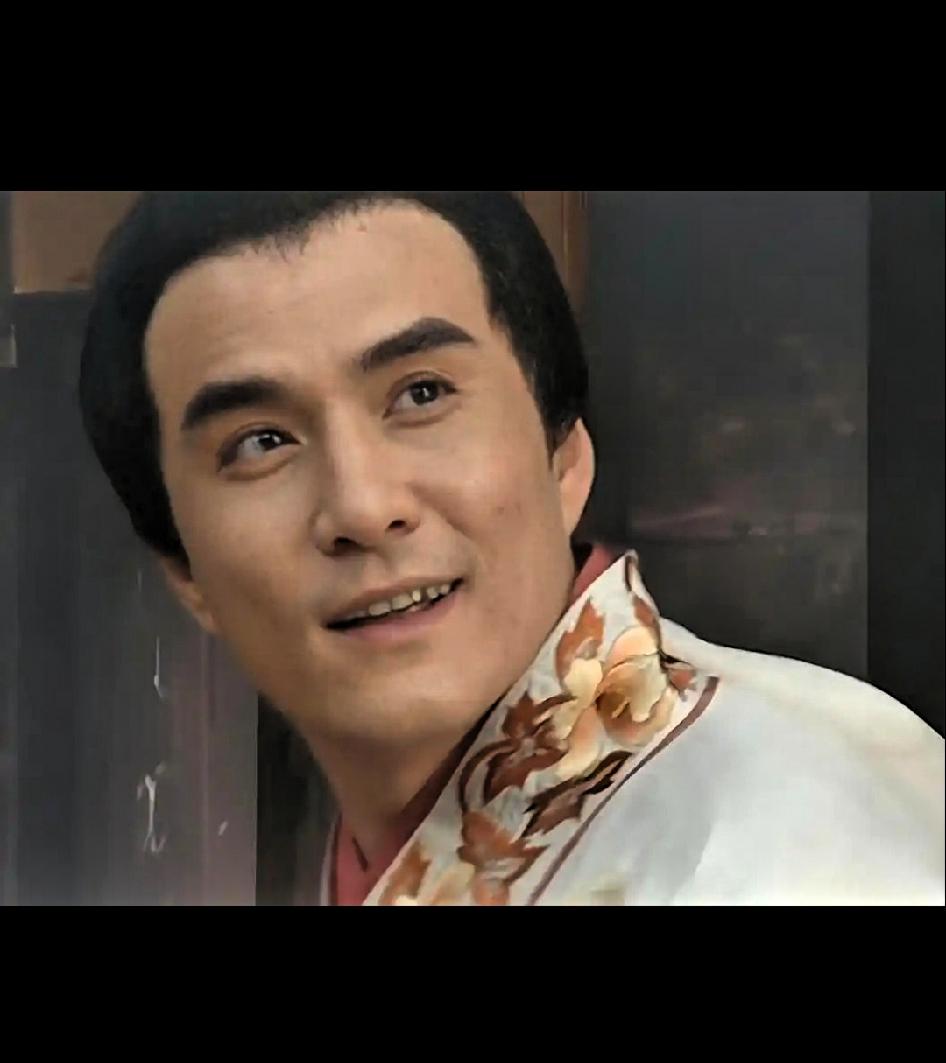 西门庆是《金瓶梅》中极具代表性的市井富商，集商人、官僚、恶霸身份于一身，一生被财