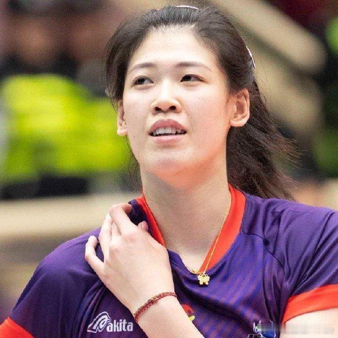 🏐根据土媒记者的报道，目前正在等待李盈莹做出决定的俱乐部：-加拉塔萨雷-