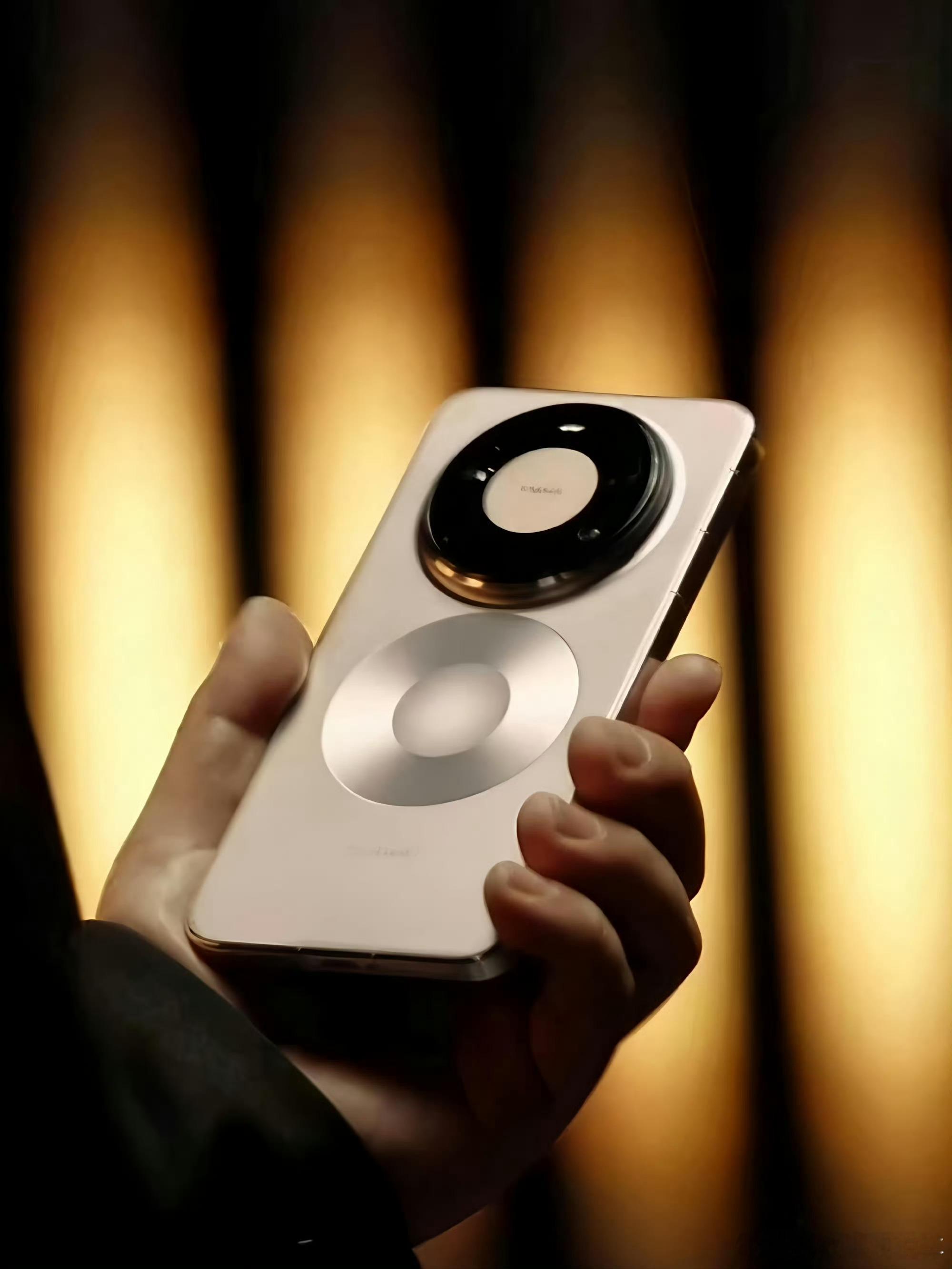 本来觉得这个环太……那什么了，但是看到这个环好像是向苹果看齐的磁吸组件，大概率可