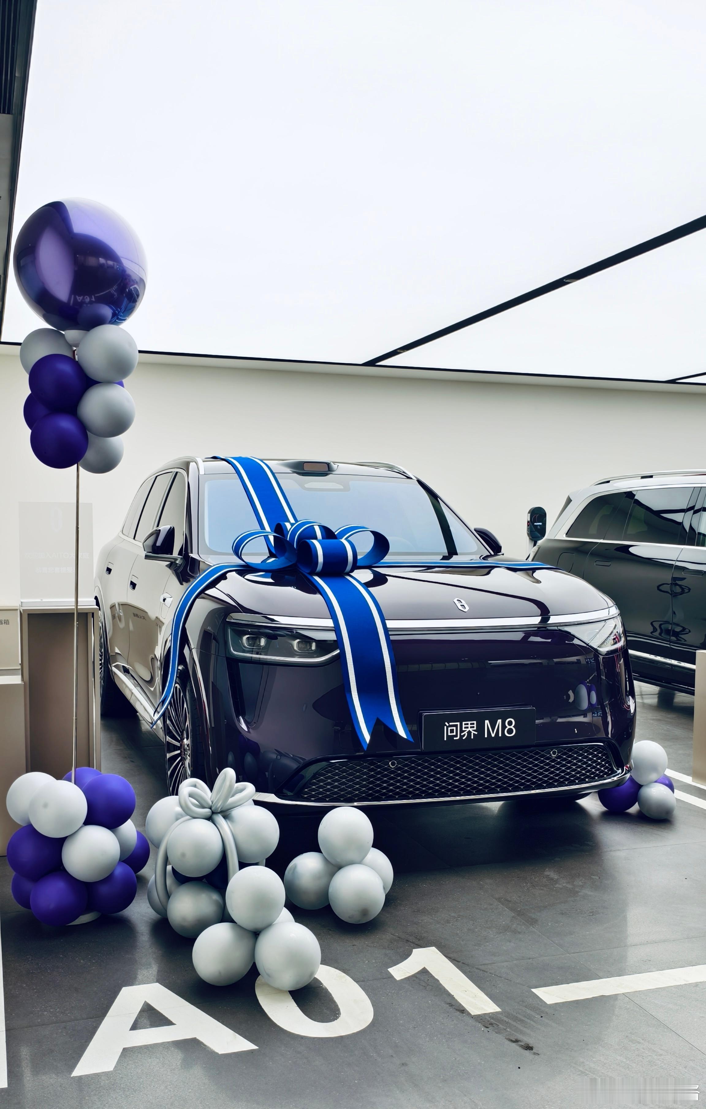 提车我觉得，无论问界M8还是M7都需要更多年轻、靓丽的表达这组颜色选得不错直接开