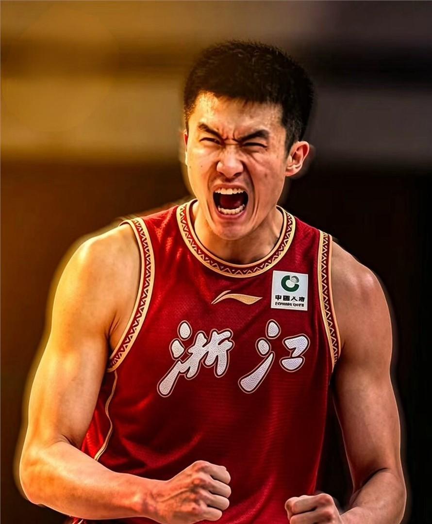 北控把续约的事儿给办了，8月1号，一口气官宣了5个人。同一天，3个球员被通知不