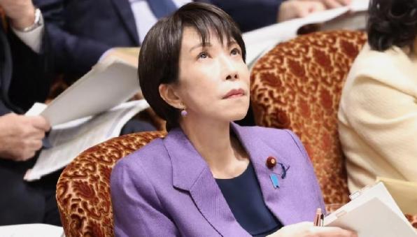 英媒:组合拳下日本无力反击，中国这次玩真的！日本现在被反制得没什么招了，只剩