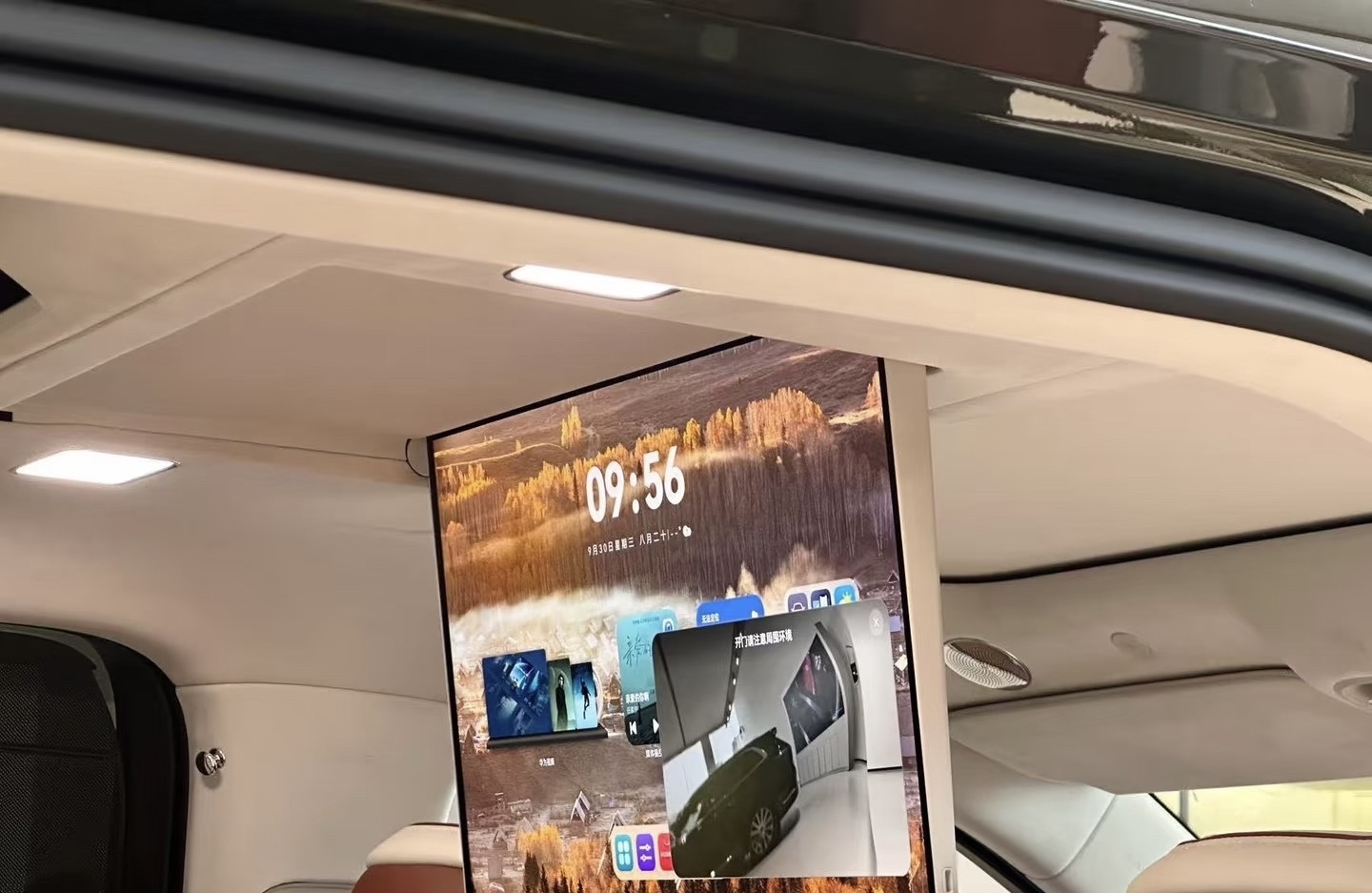 全新问界M8定位家庭智慧旗舰SUV，围绕空间、底盘、智能、舒适四大维度全面升级，兼顾家用实用性与高端